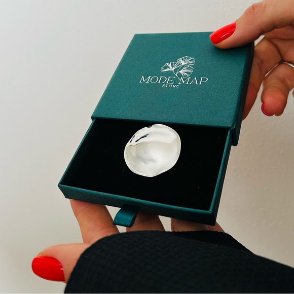 New Stylish Brooch Pin Metal Round Charm Unisex Silver - Picture 4 of 6